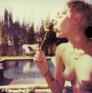 Miley Cyrus Poses Fully Nude In Rebel Issue For V Magazine